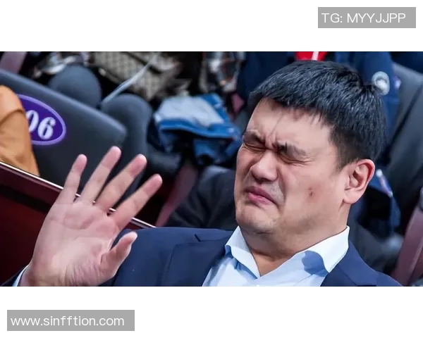 姚明发呆瞬间被捕捉网友调侃其深思熟虑的搞笑表情引发热议 姚明发呆瞬间被捕捉网友调侃其深思熟虑的搞笑表情引发热议